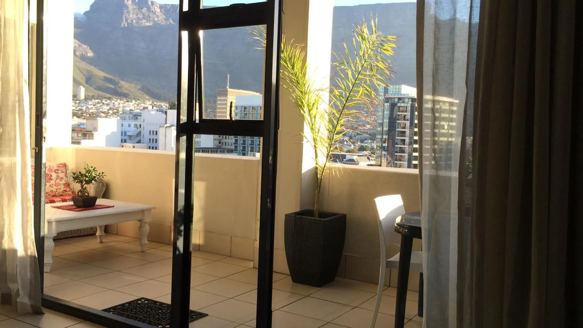 Apt 67 Long Street No Loadshedding
